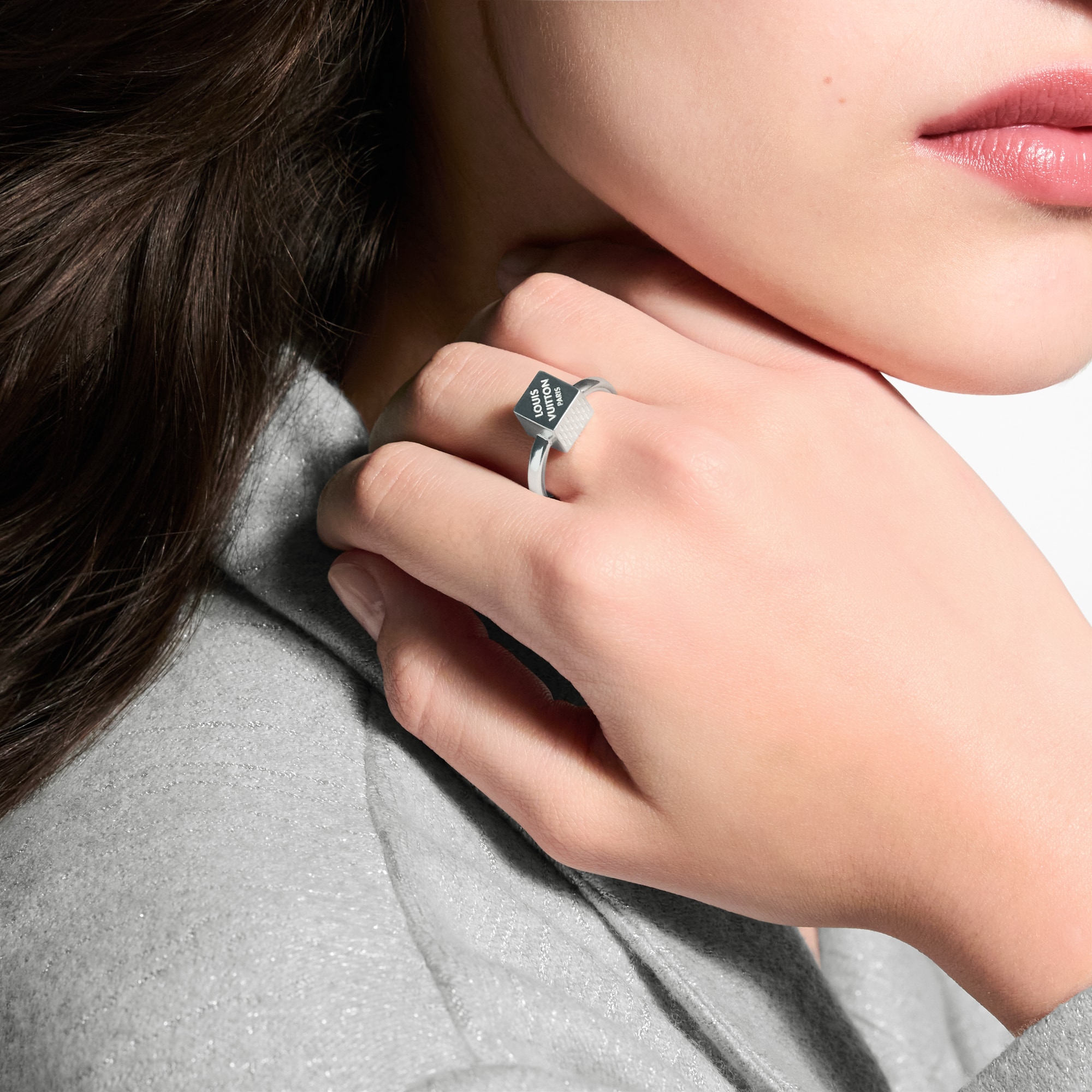 リング・LV キューブ シルバー S00｜ルイ・ヴィトン 公式サイト - MA086S